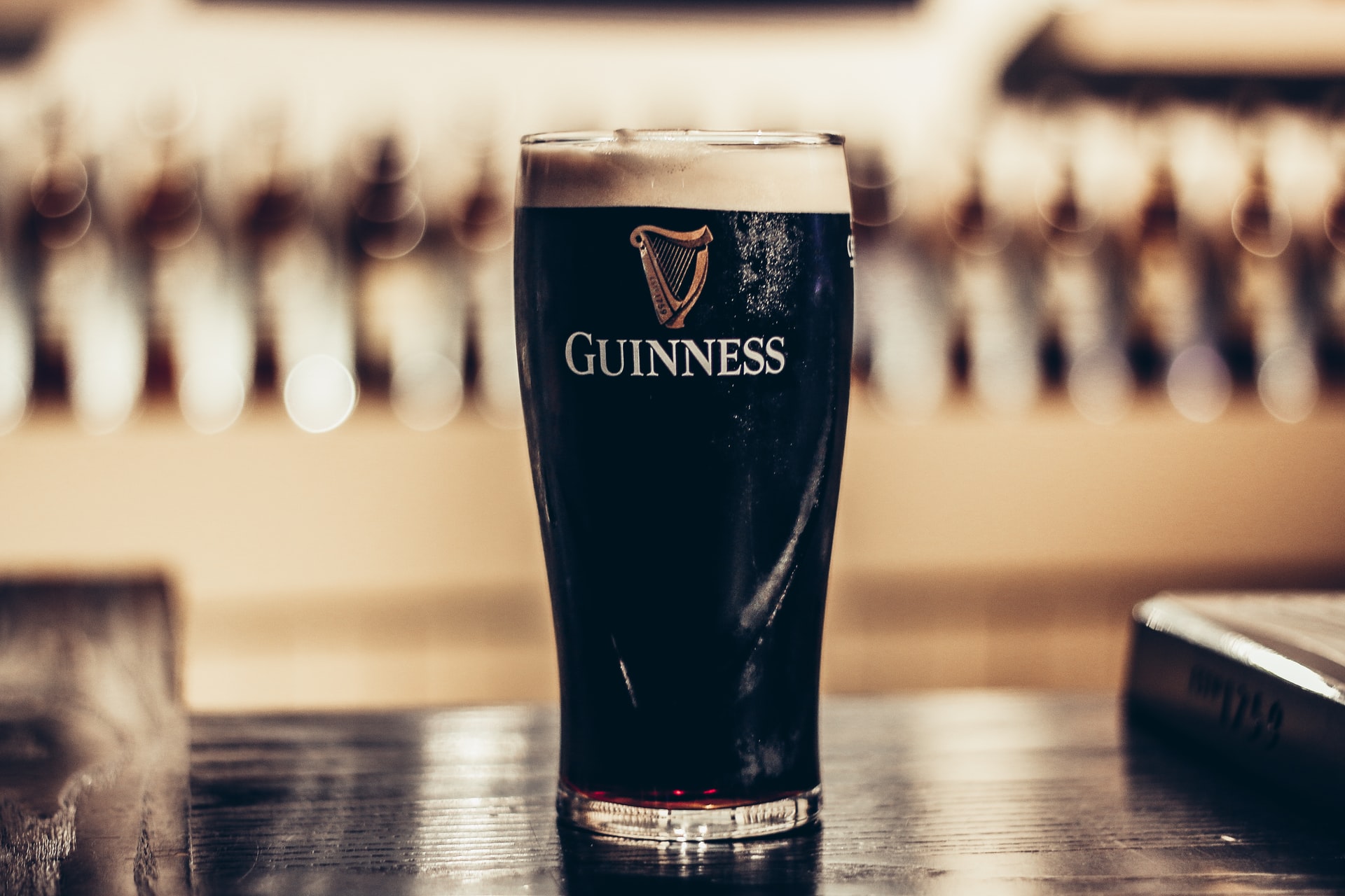 Guinness et le rituel d'un versement long de 119,53 secondes